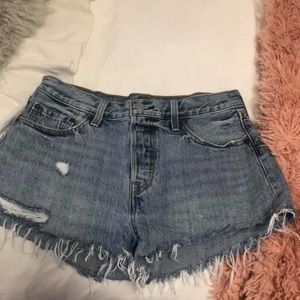 Levi 501 shorts size 27.